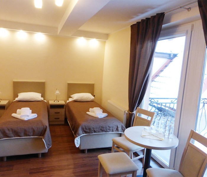 6 - Pokój czteroosobowy z tarasem